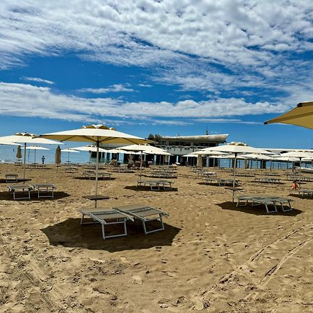 Appart 24 City Center Parking And Sea Design District Lignano Sabbiadoro Eksteriør billede